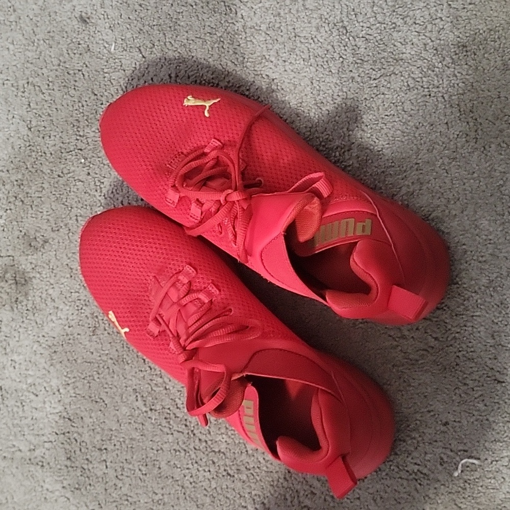 Puma athletic shoes women's size 10
